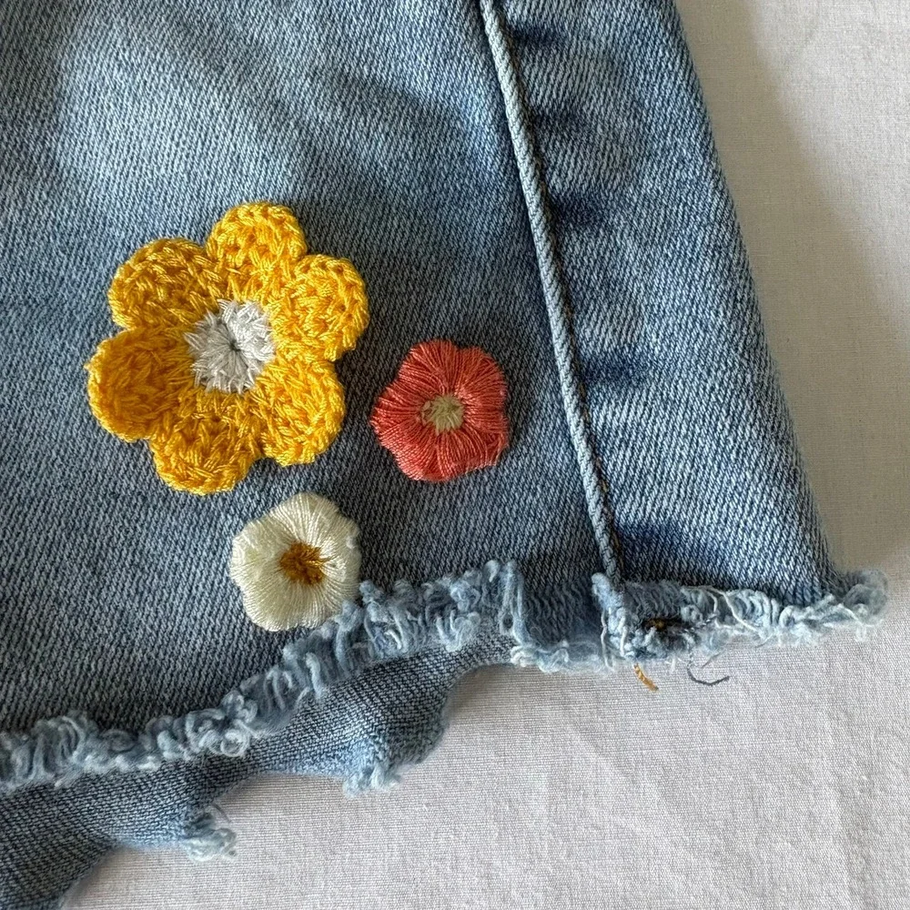 Tractr Girls Blue Denim Crochet Flower Applique Raw Hem Shorts Size 10 DA194-P